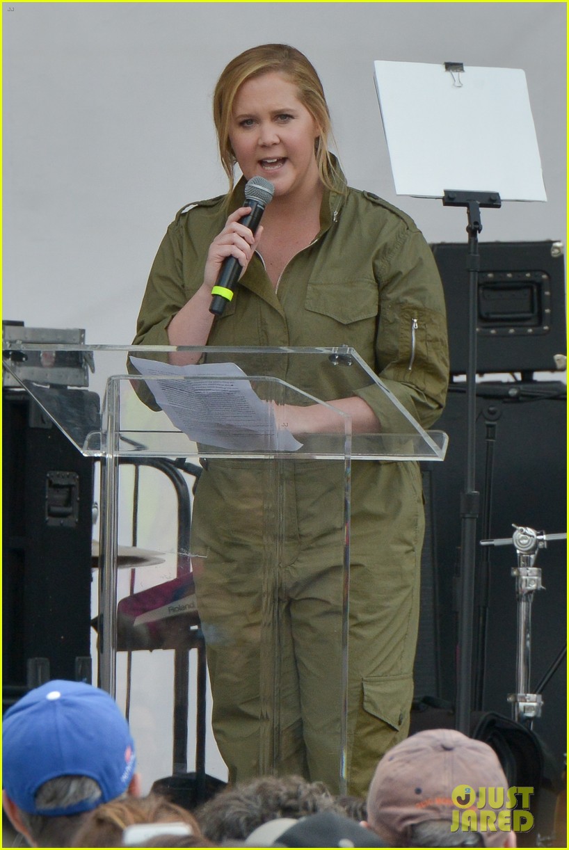 amy schumer calls out nra at march for our lives 024055382