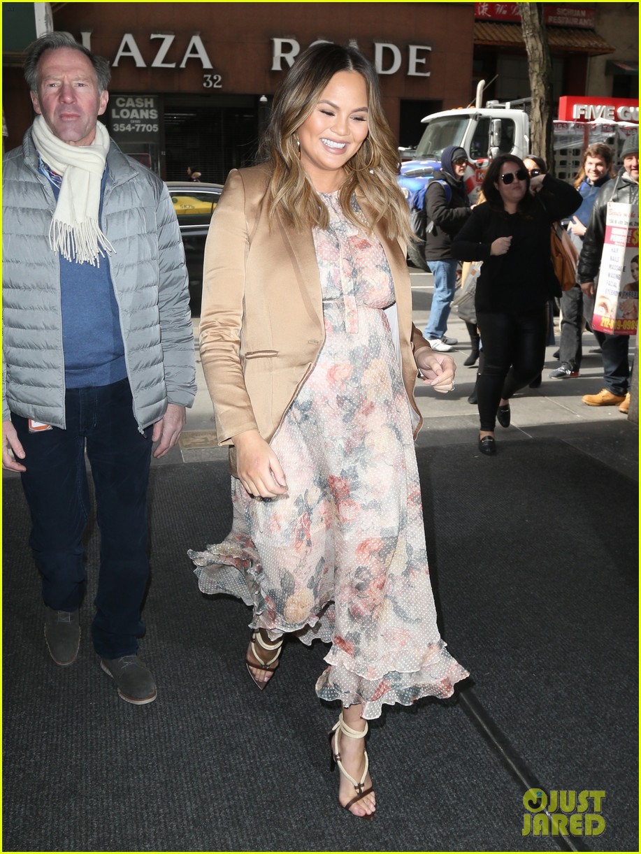 Chrissy Teigen Dishes More on Who Bit Beyonce 'I Love Everybody