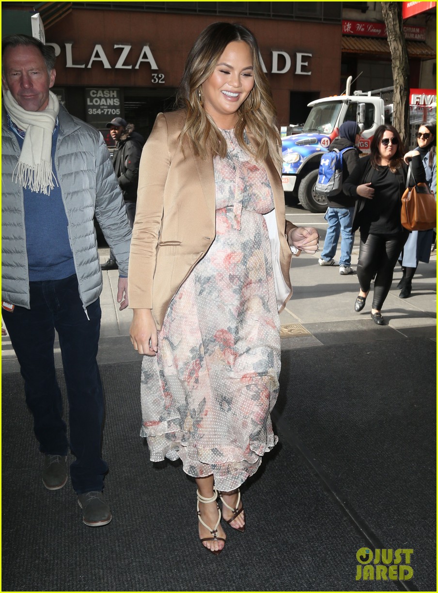 Chrissy Teigen Dishes More on Who Bit Beyonce 'I Love Everybody(02)