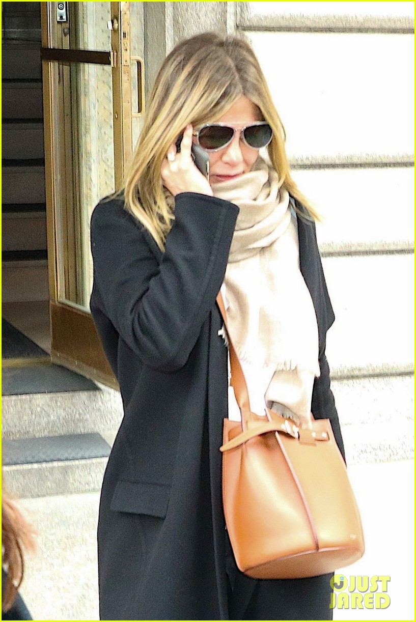 Jennifer Aniston Keeps a Low Profile in NYC: Photo 4073923 | Jennifer ...