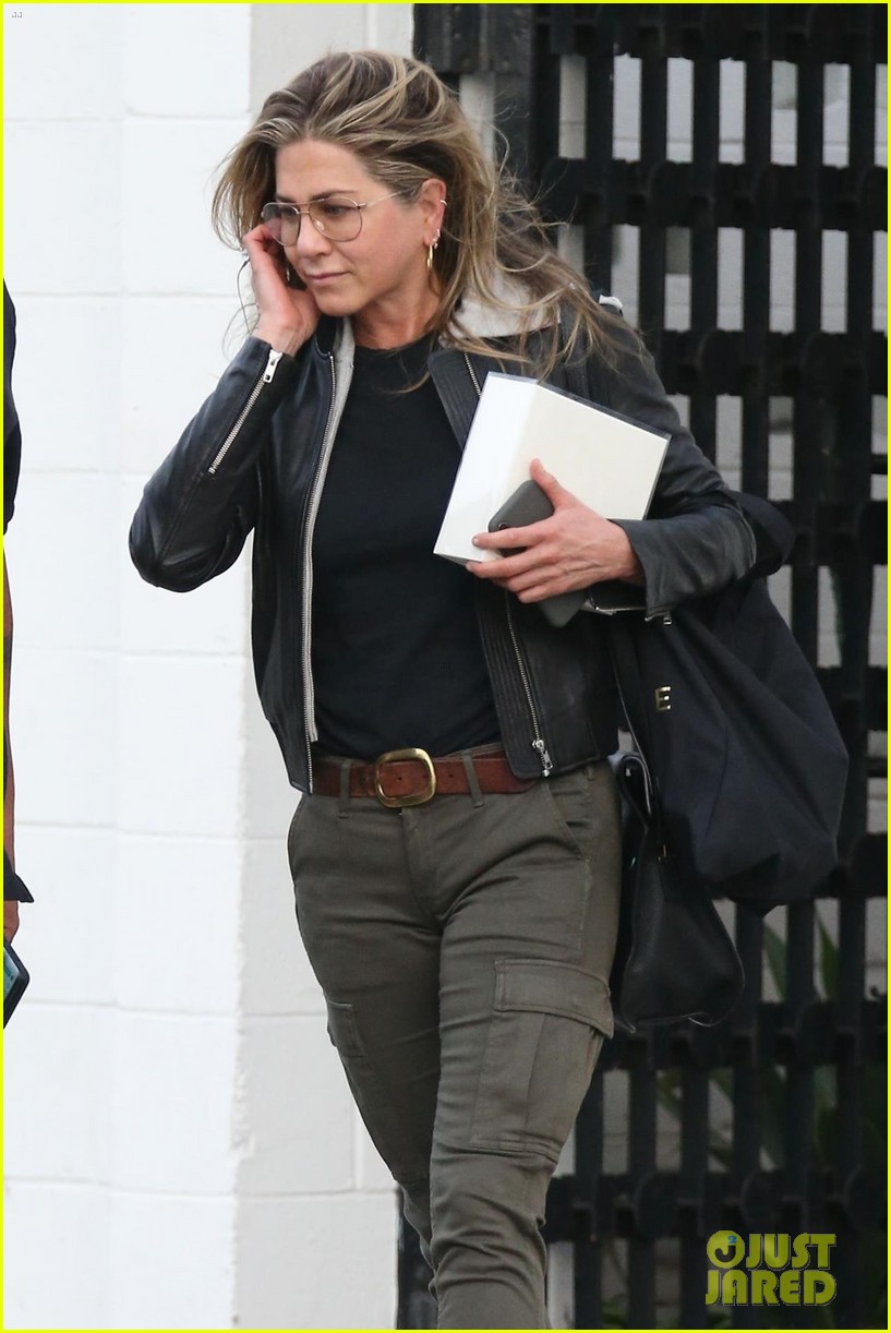 jennifer aniston makes rare appearance since split from justin theroux 104060677