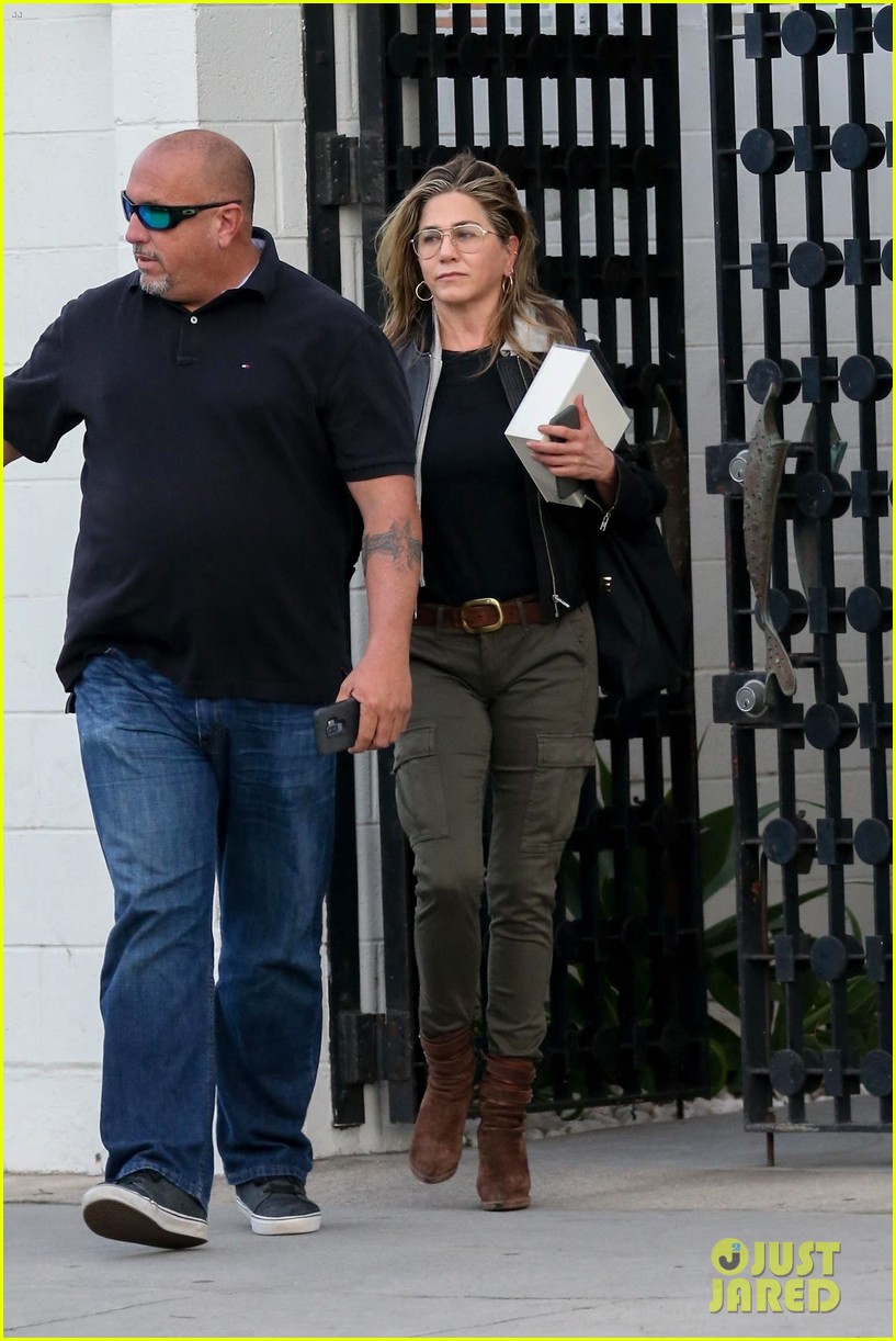 jennifer aniston makes rare appearance since split from justin theroux 194060686