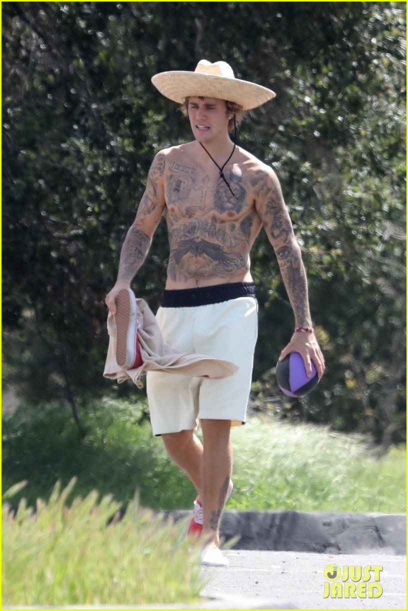 justin bieber goes shirtless loses a shoe in malibu 06