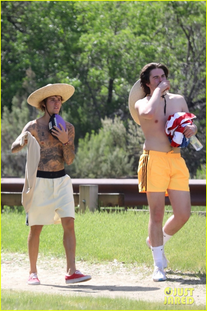 justin bieber goes shirtless loses a shoe in malibu 084061610