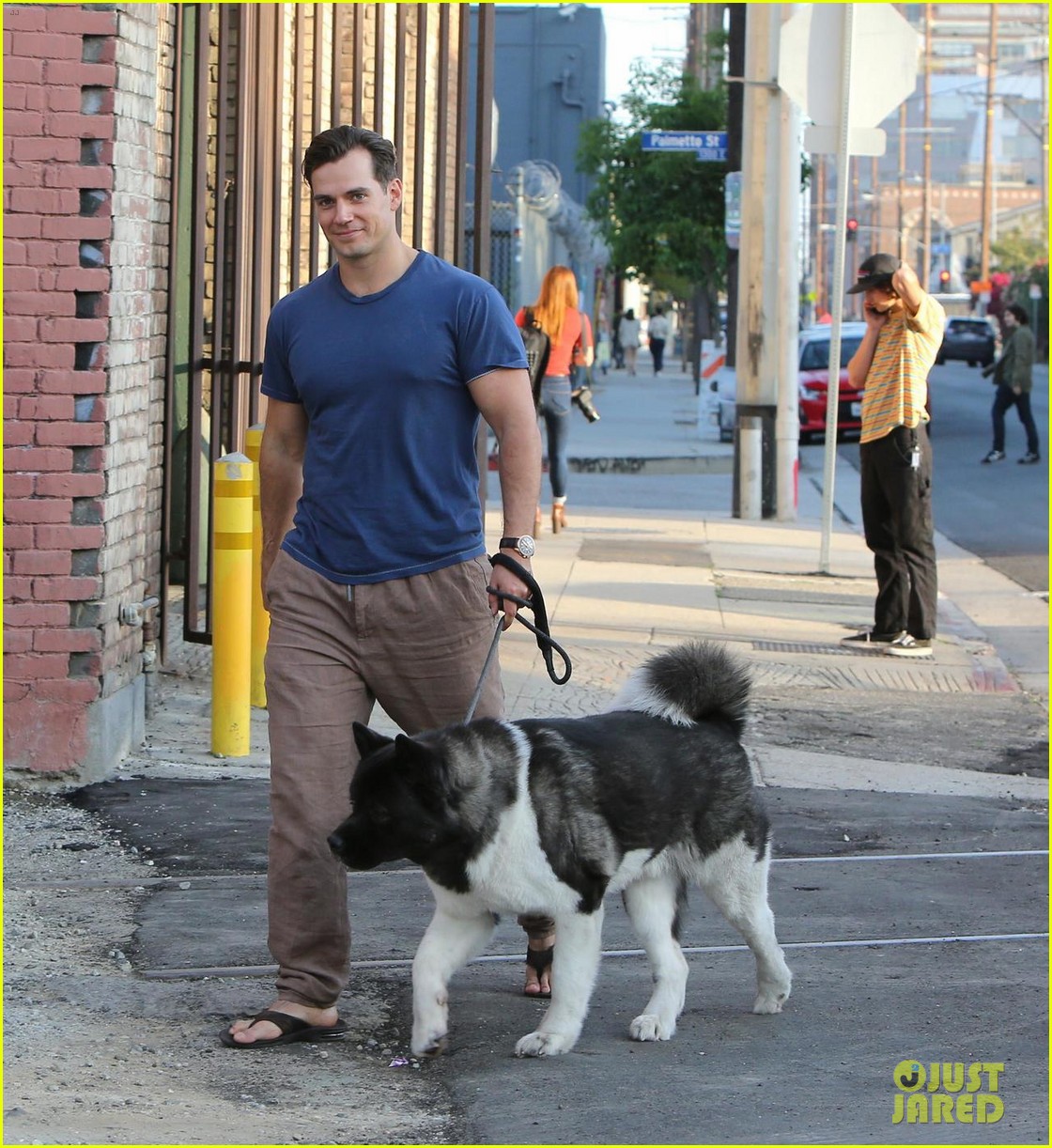 henry cavill shows off buff biceps taking his dog for a walk 07