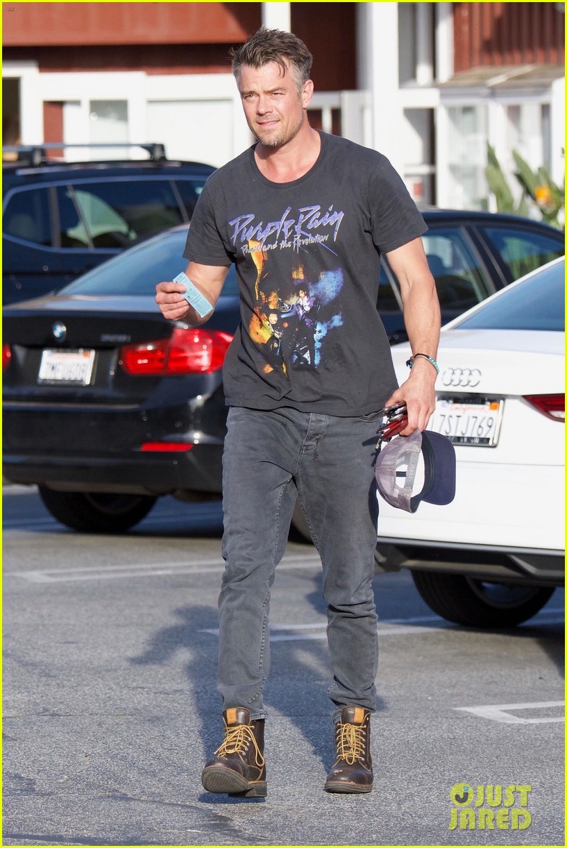 josh duhamel looks handsome stepping out for lunch 03