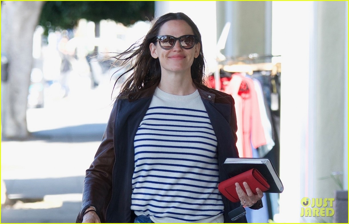 Jennifer Garner Made Herself Into a Meme on Her Birthday Photo 4066767