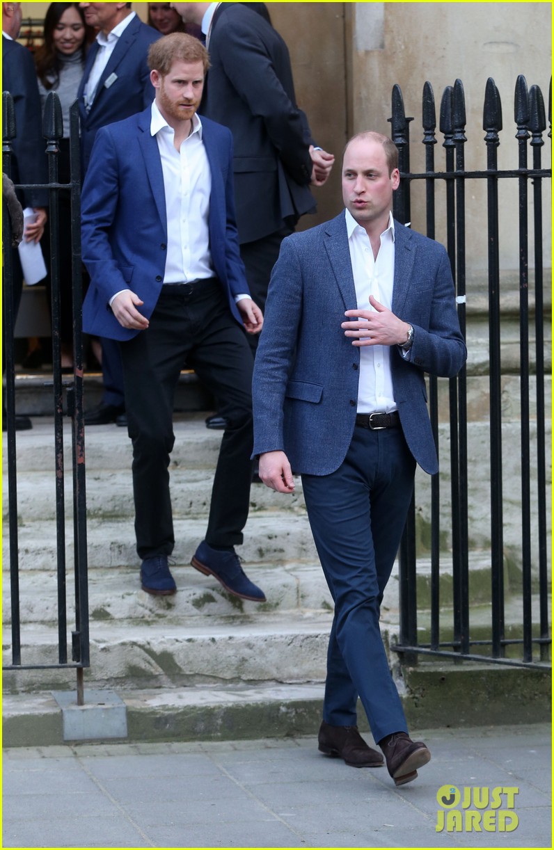 prince harry jokes he got down on one knee to ask prince william as best man wedding 174072740