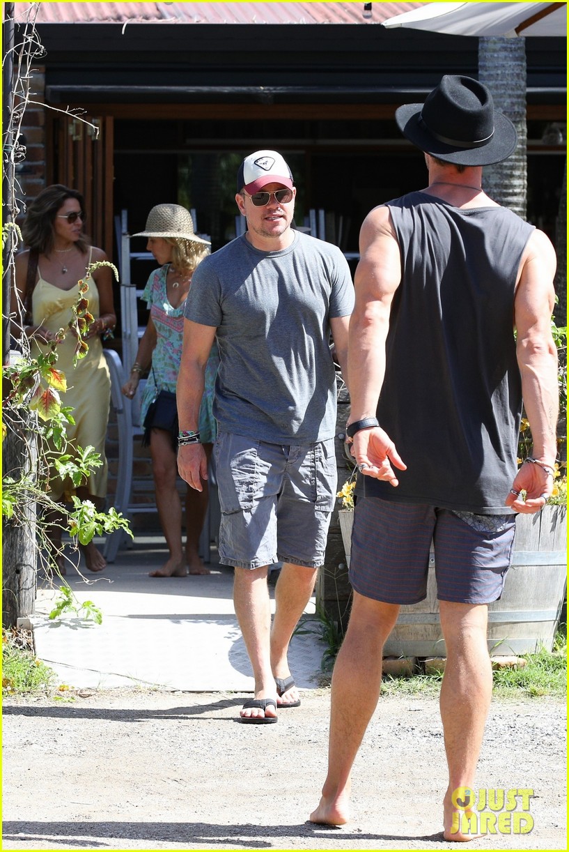 Chris Hemsworth & Matt Damon Bring Their Families Together in Australia