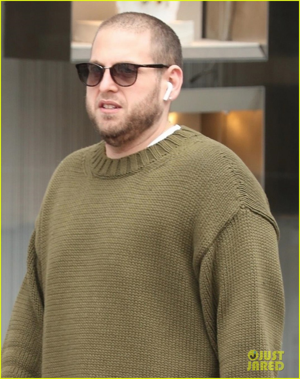 jonah hill shows off his new buzz cut while shopping in la 05