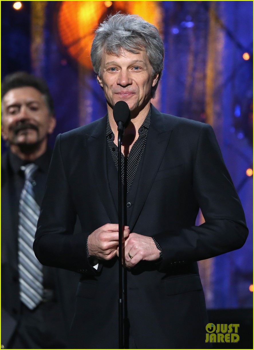 bon jovi gets inducted into rock roll hall of fame 054064603