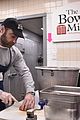 liev schreiber sons volunteer at bowery mission in nyc 09