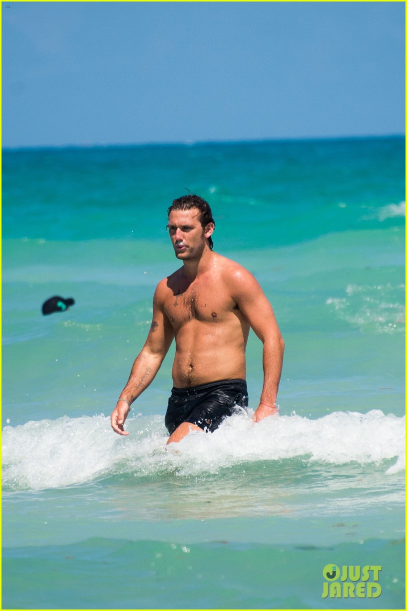 Alex Pettyfer Body Shape - Shirtless