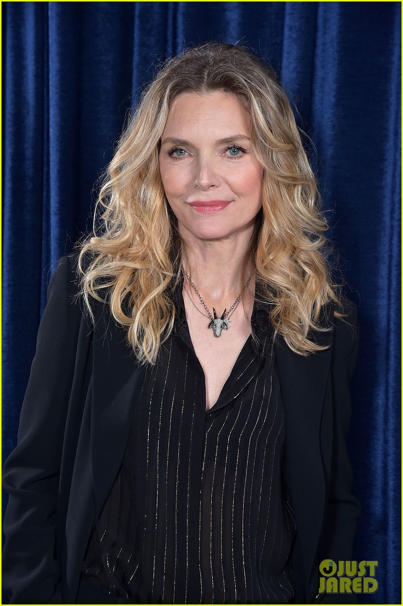 michelle pfeiffer asked question about her weight at tribeca scarface reunion 034068096