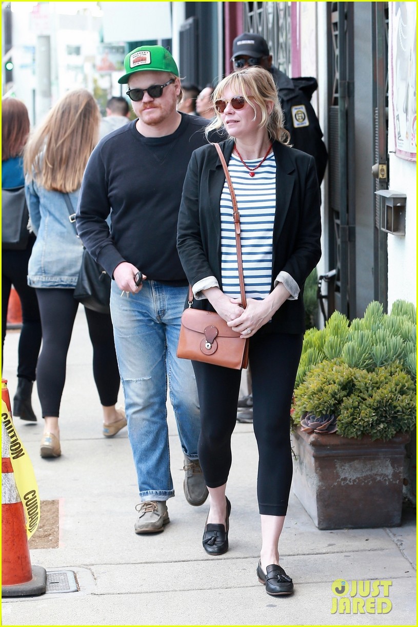 Kirsten Dunst Grabs Lunch with Jesse Plemons in WeHo Photo 4068703