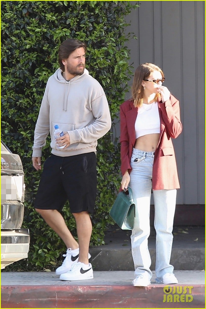 sofia richie and scott disick couple up for beach day 01