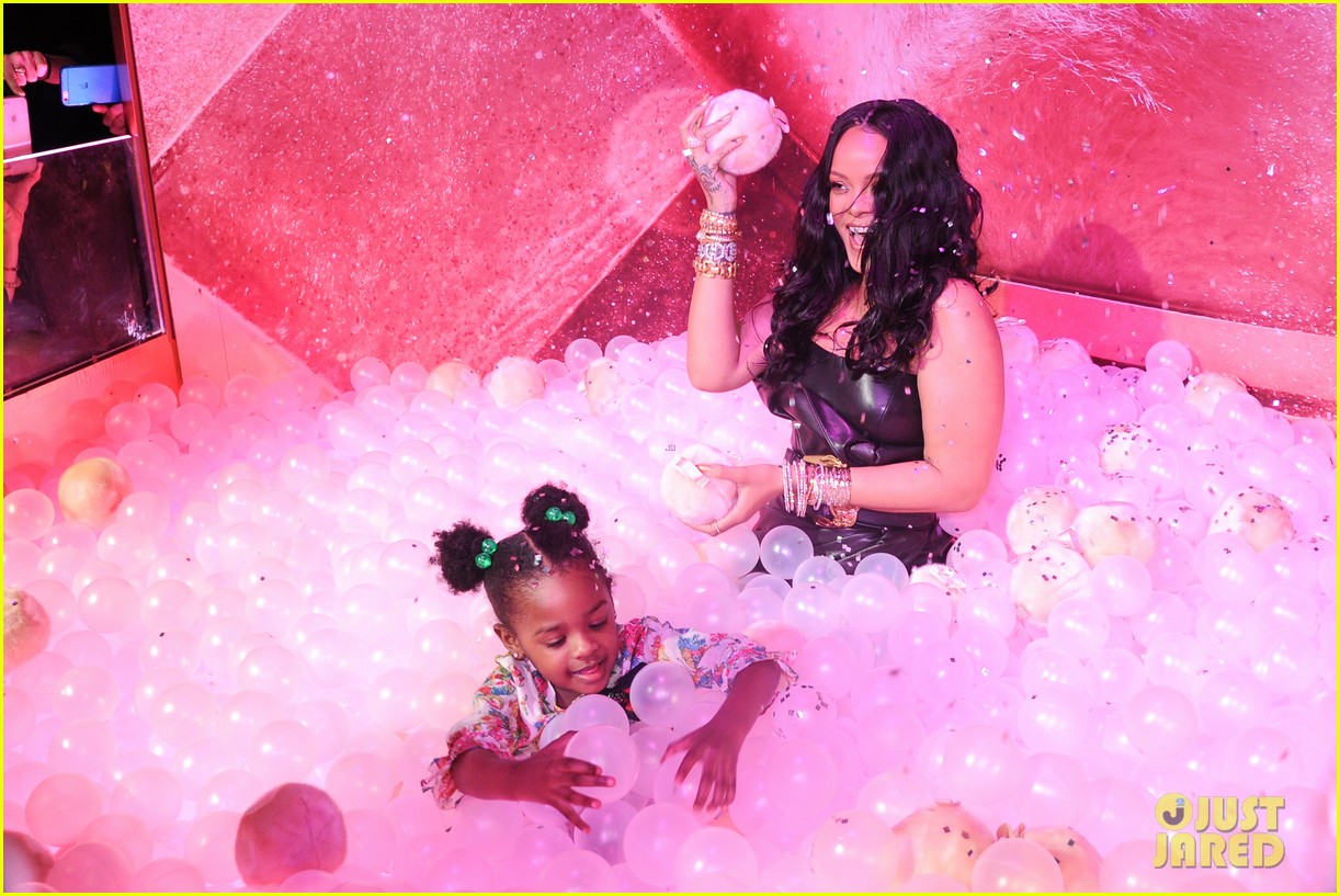 rihanna plays with niece majesty at makeup launch 044060736
