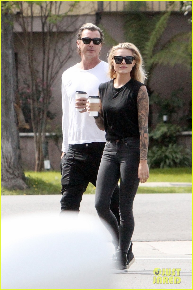 gavin rossdale and girlfriend sophia thmalla cant stop smiling at the park 03