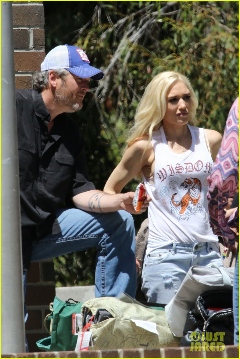 Gwen Stefani & Blake Shelton Take Her Kids to the Park! Photo 4068759(02)