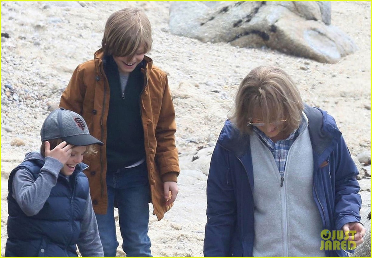 mery streep films big little lies with her on screen grandsons at the beach 014072231