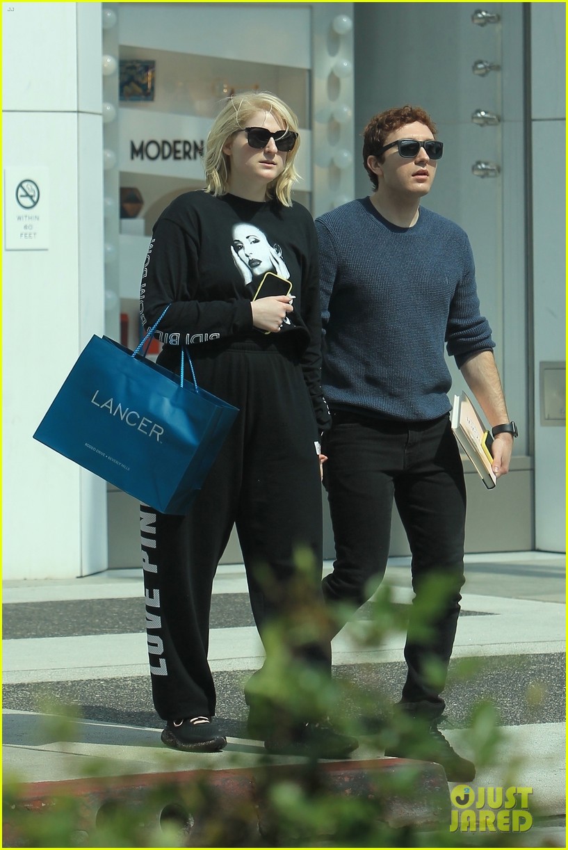 meghan trainor and fiance daryl sabara hold hands for rodeo drive shopping trip 014059355