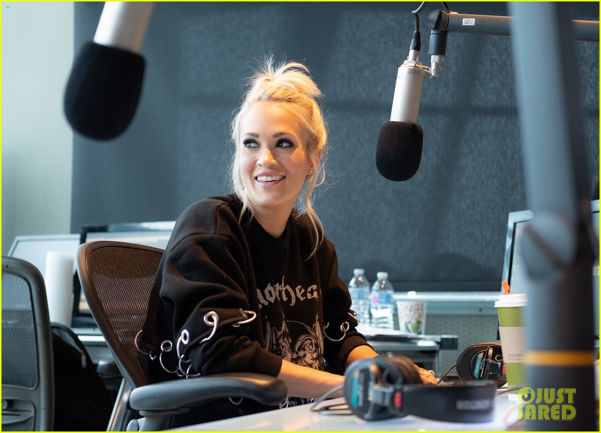 carrie underwood details fall 114067298