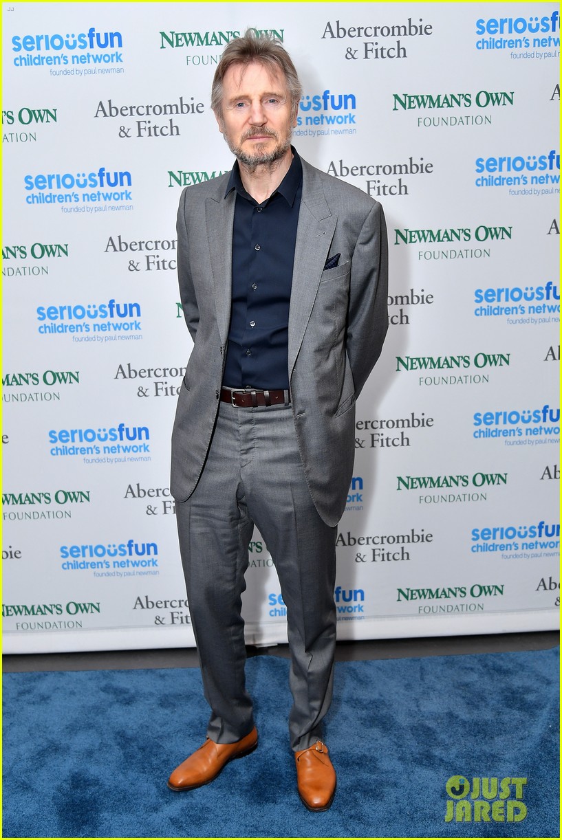 kevin bacon and liam neeson speak at seriousfun childrens network gala3 024088616
