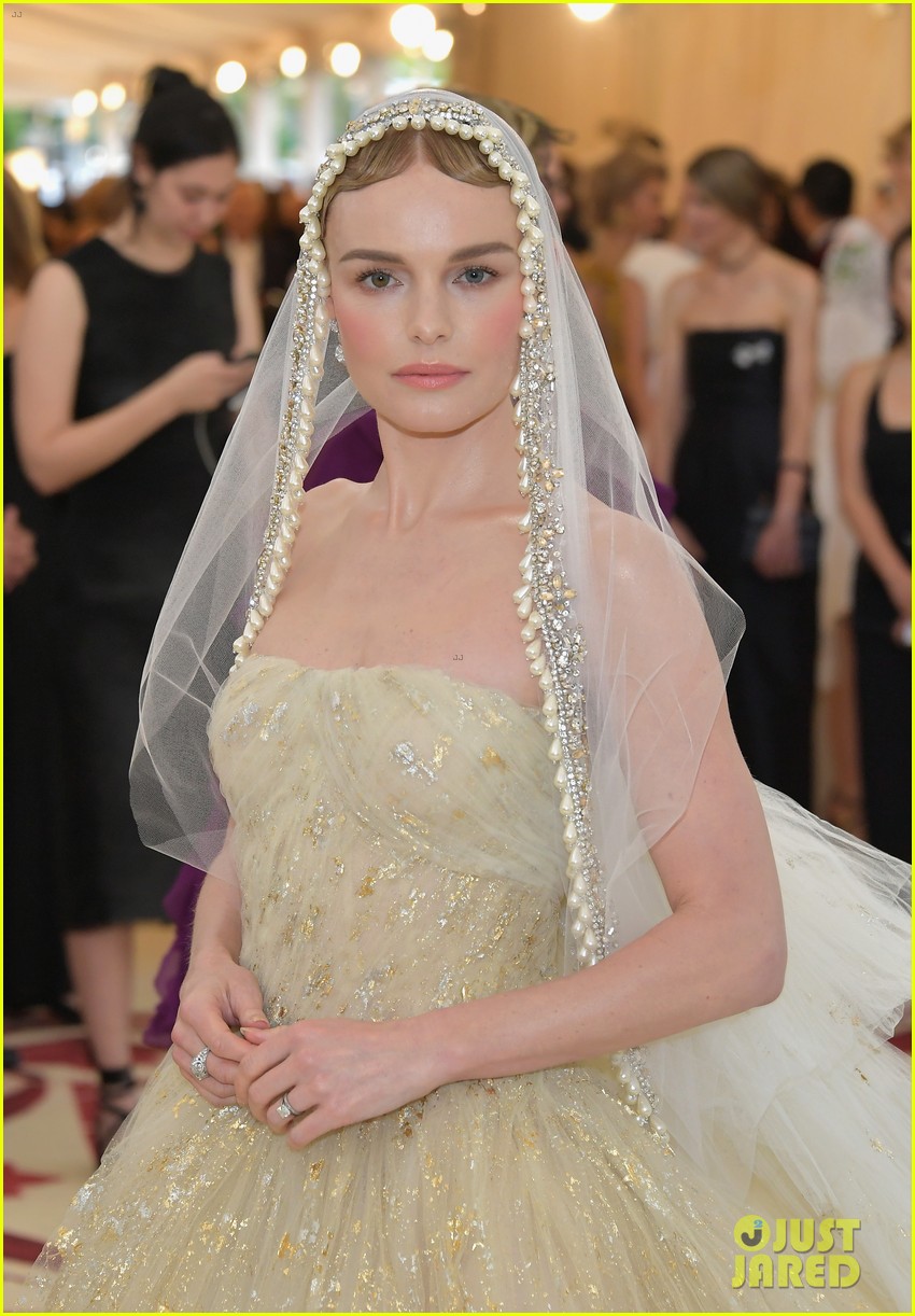 kate bosworth goes angelic for met gala 2018 064078447