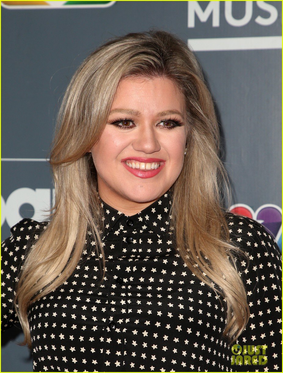 Kelly Clarkson is Gearing Up for Billboard Music Awards 2018 Hosting