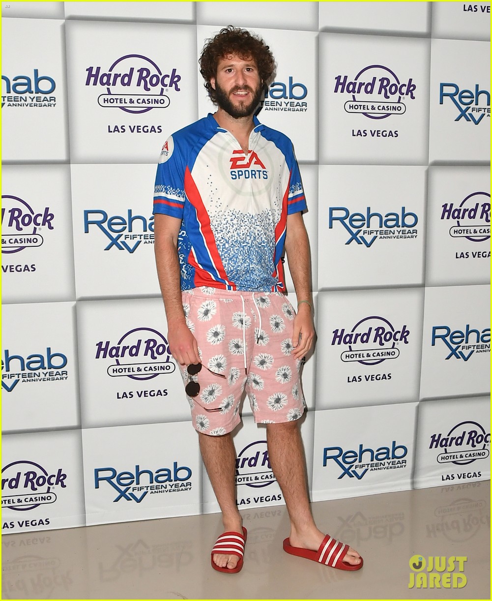 lil dicky makes rehab beach club debut with epic vegas pool party performance 024093098