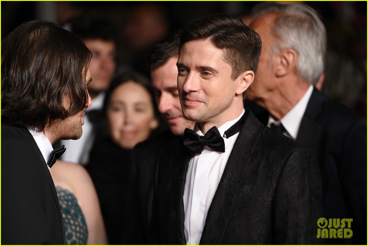 topher grace joins lea seydoux at under the silver lake cannes premiere 084083663