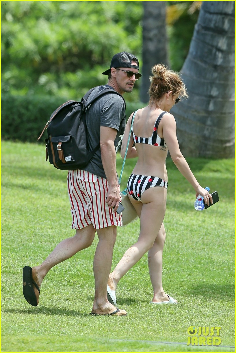 lucy hale riley smith beach hawaii 034081354