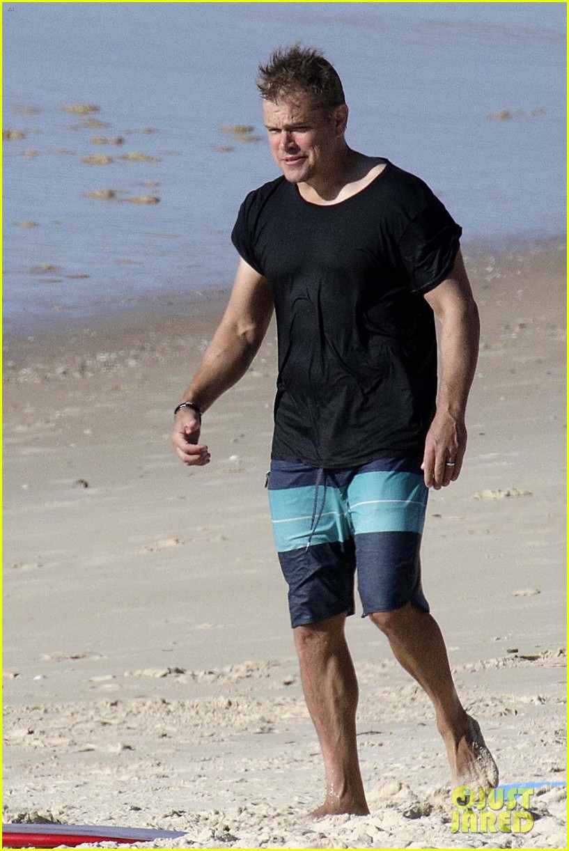 Chris Hemsworth & Matt Damon Go Shirtless at the Beach Photo 4093339