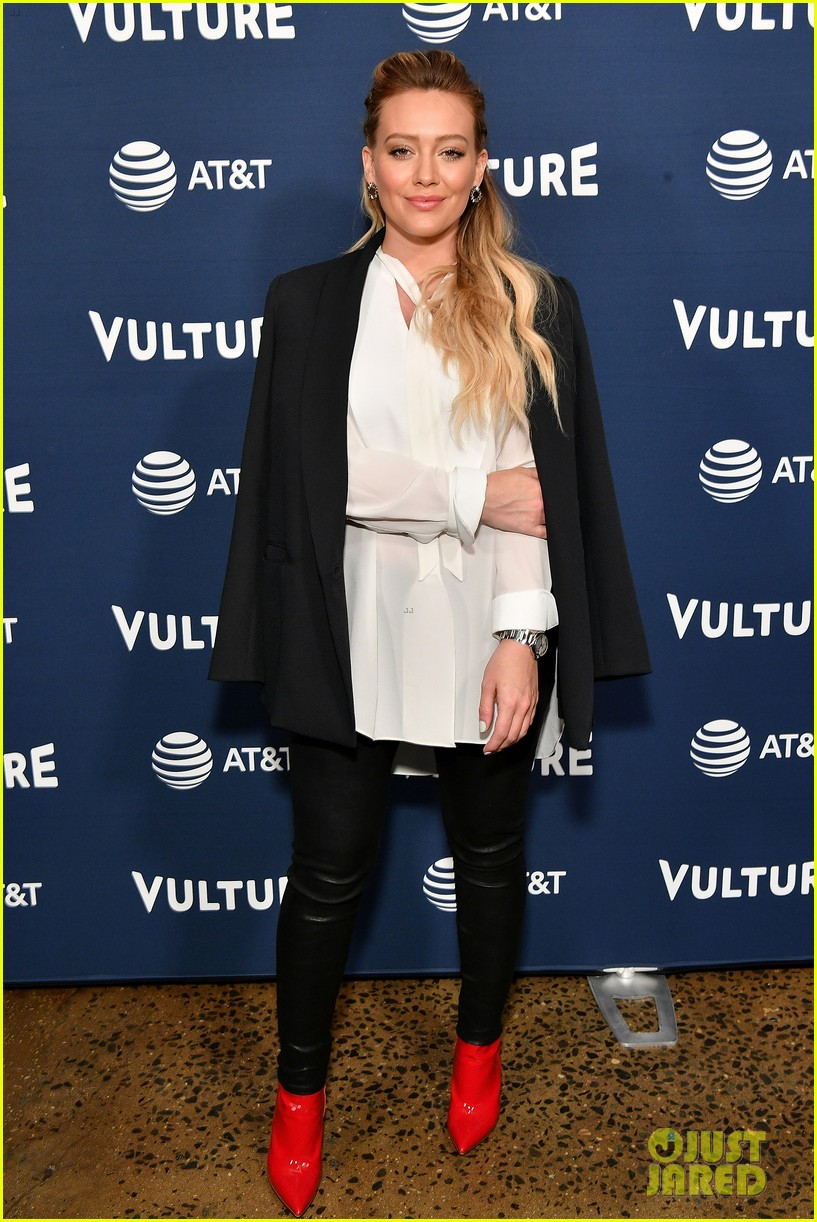 hilary duff maggie gyllenhaal juliana marguiles stop by vulture 014087193