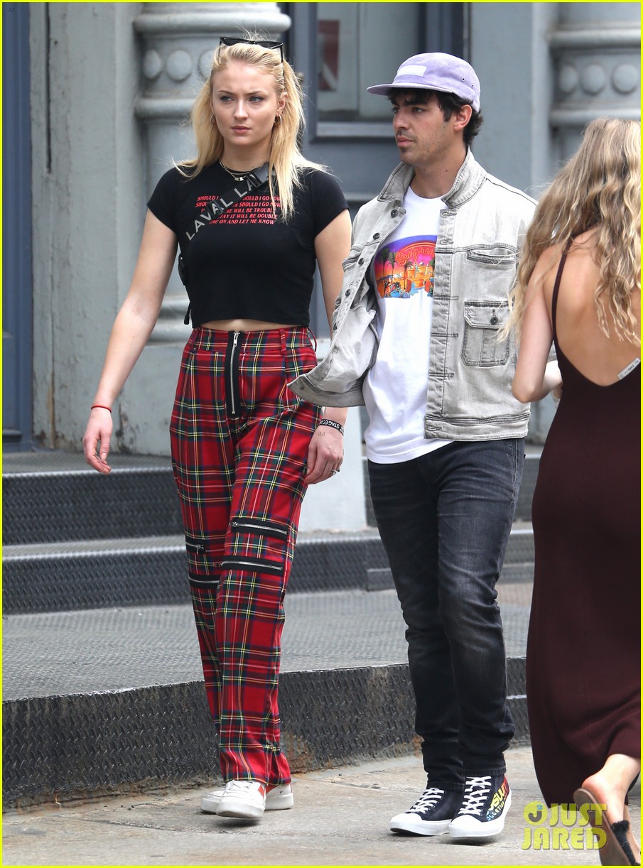 joe jonas and sophie turner step out in style in nyc 024076920