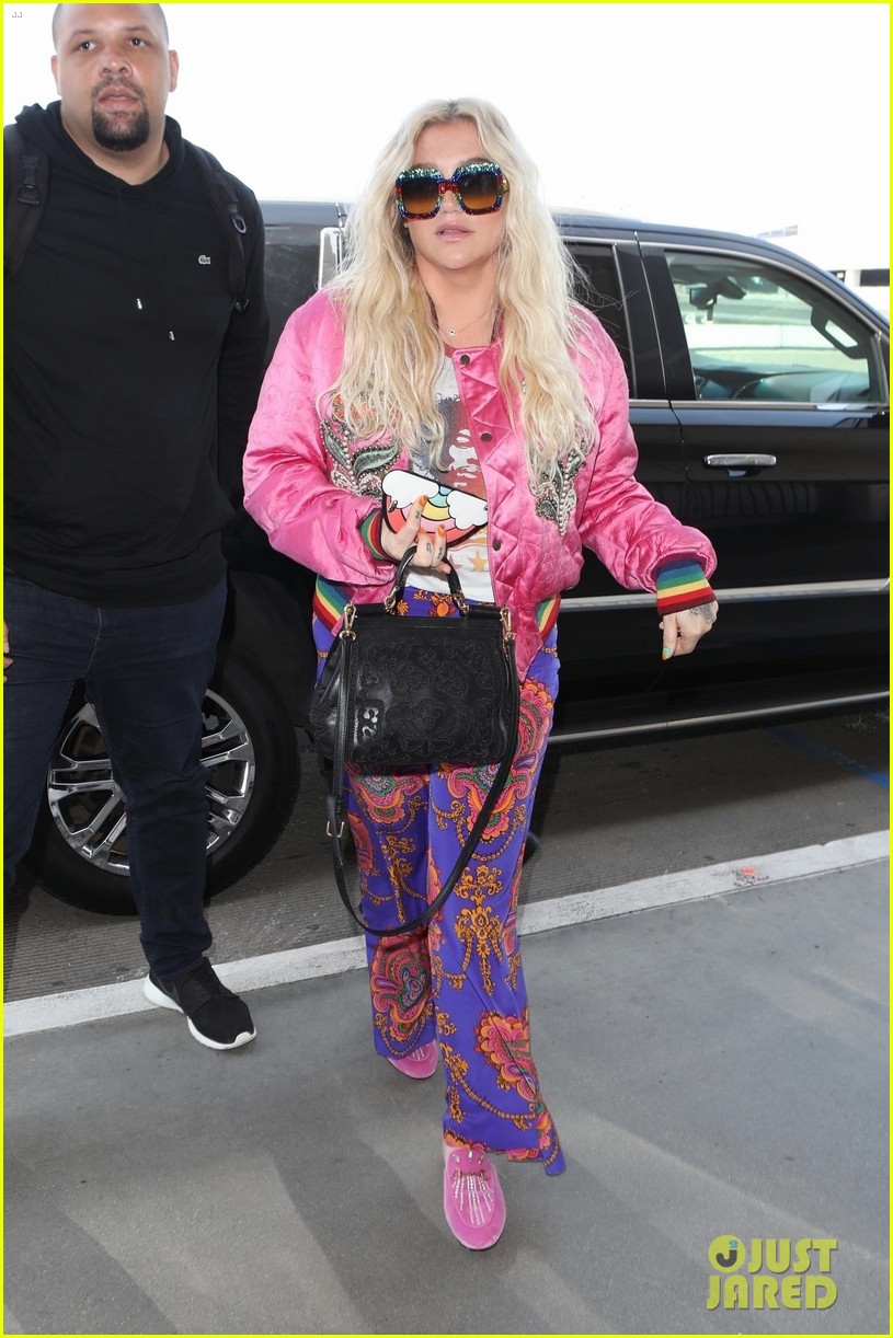 Kesha Goes for a Colorful Look While Heading Out of LA! Photo 4077874