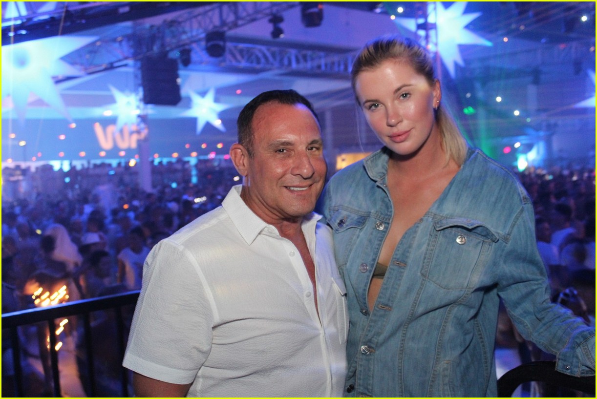 Kylie Minogue & Erika Jayne Perform at White Party 2018 in Palm Springs