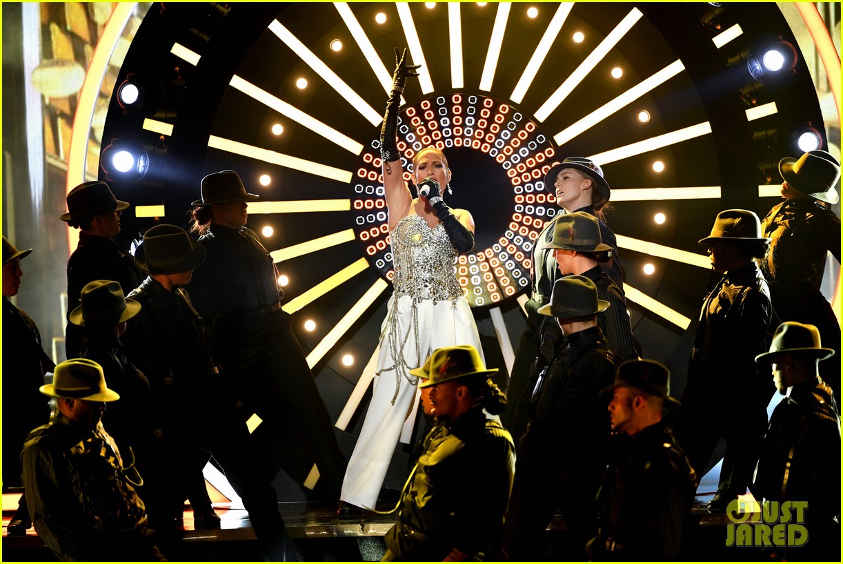 Jennifer Lopez Performs 'Dinero' Live for First Time at Billboard Music