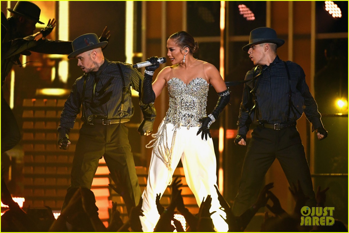 Jennifer Lopez Performs 'Dinero' Live for First Time at Billboard Music