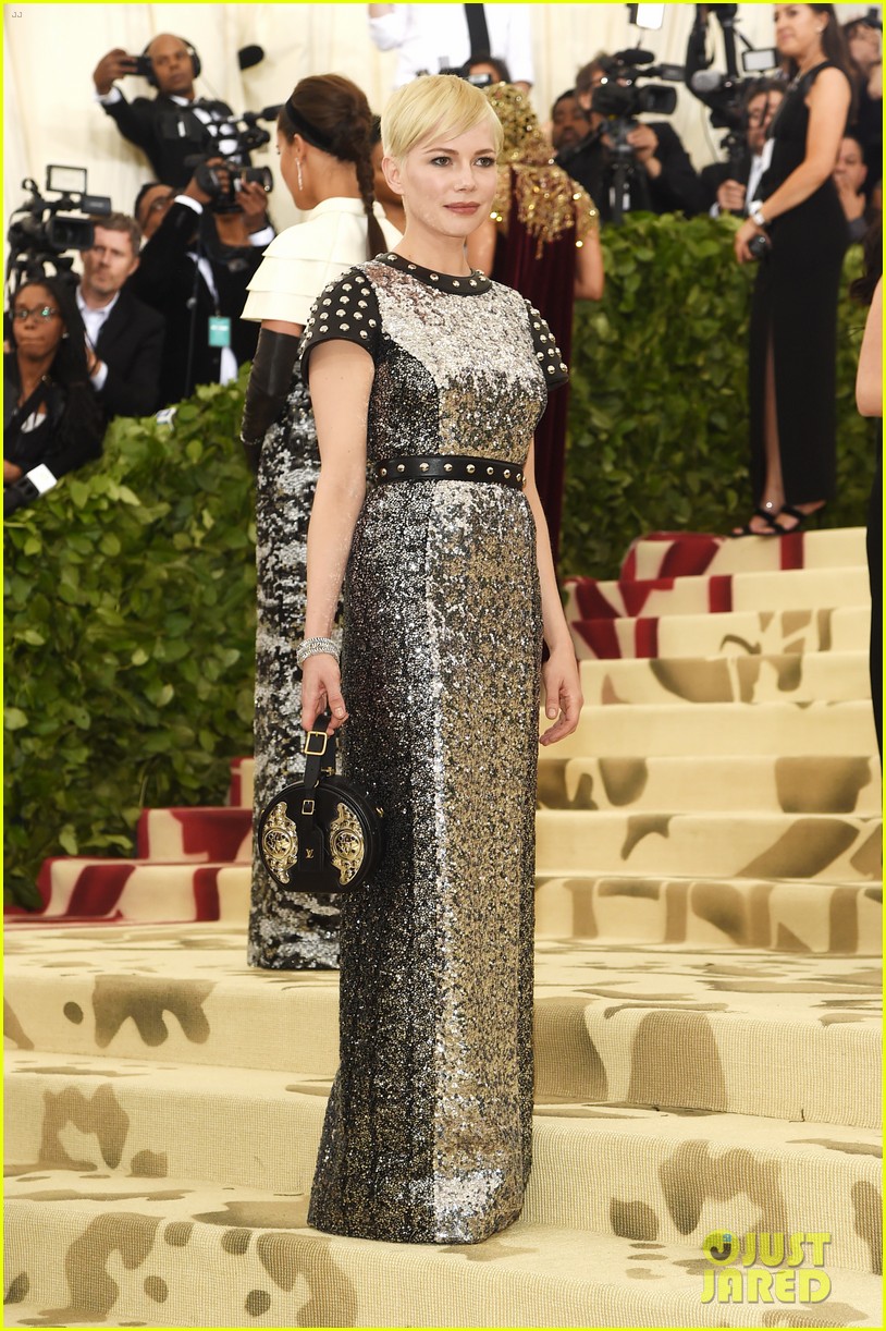 michelle williams dazzles in louis vuitton at met gala 054078855