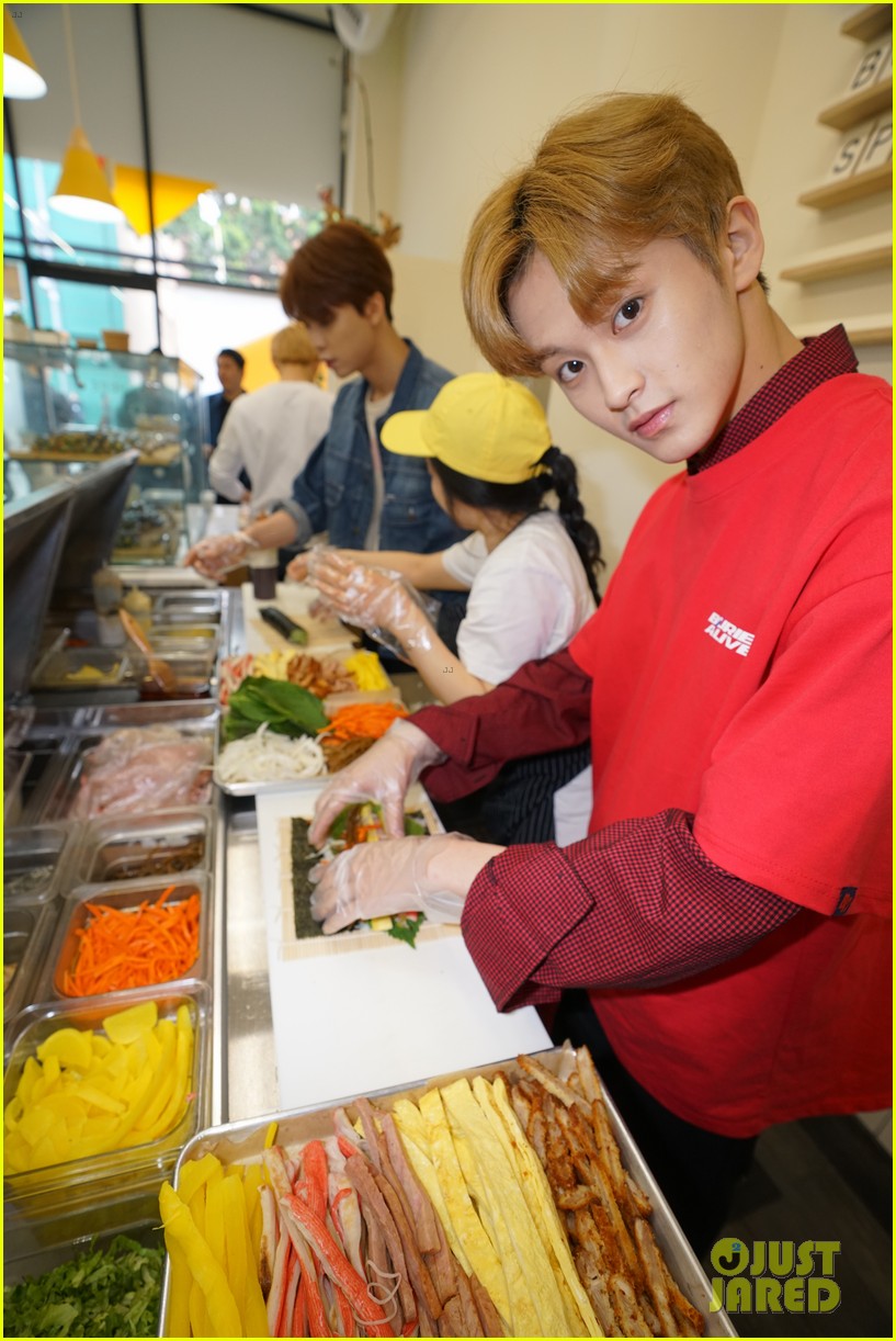 nct 127 makes kimbap with just jared exclusive 044075944