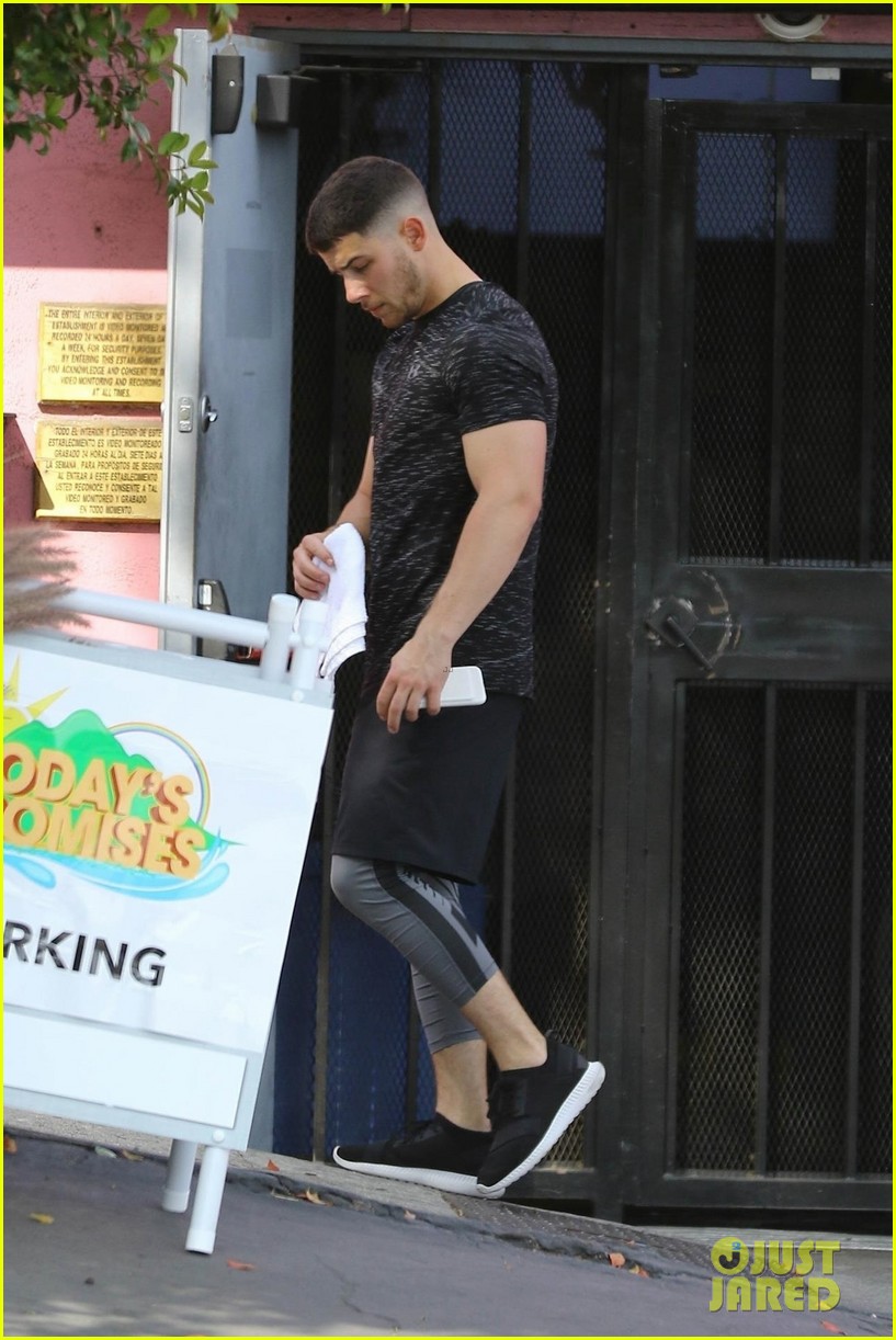 nick jonas shows muscle after workout 024089841