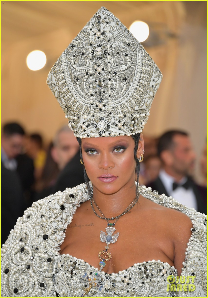 Red Carpet Gala Looks Rihanna 2019 Met Gala Dress Rihanna Channels