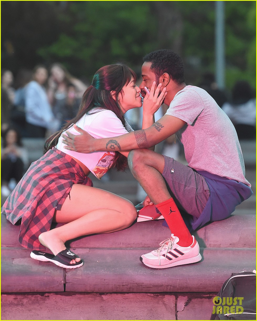 gina rodriguez and lakeith stanfield share a kiss on someone great set 09