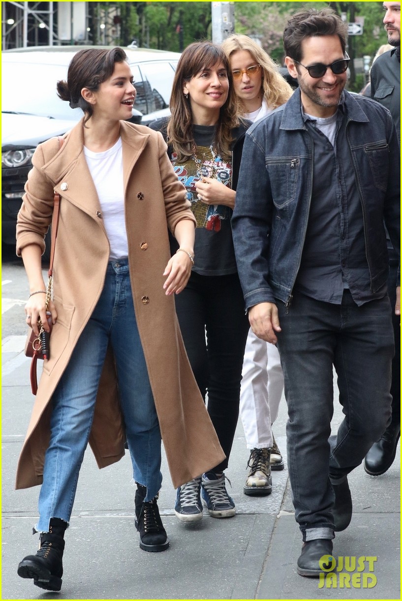selena gomez paul rudd justin theroux lunch may 2018 034077846