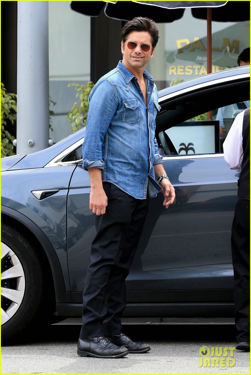 new dad john stamos grabs lunch in beverly hills 034075067