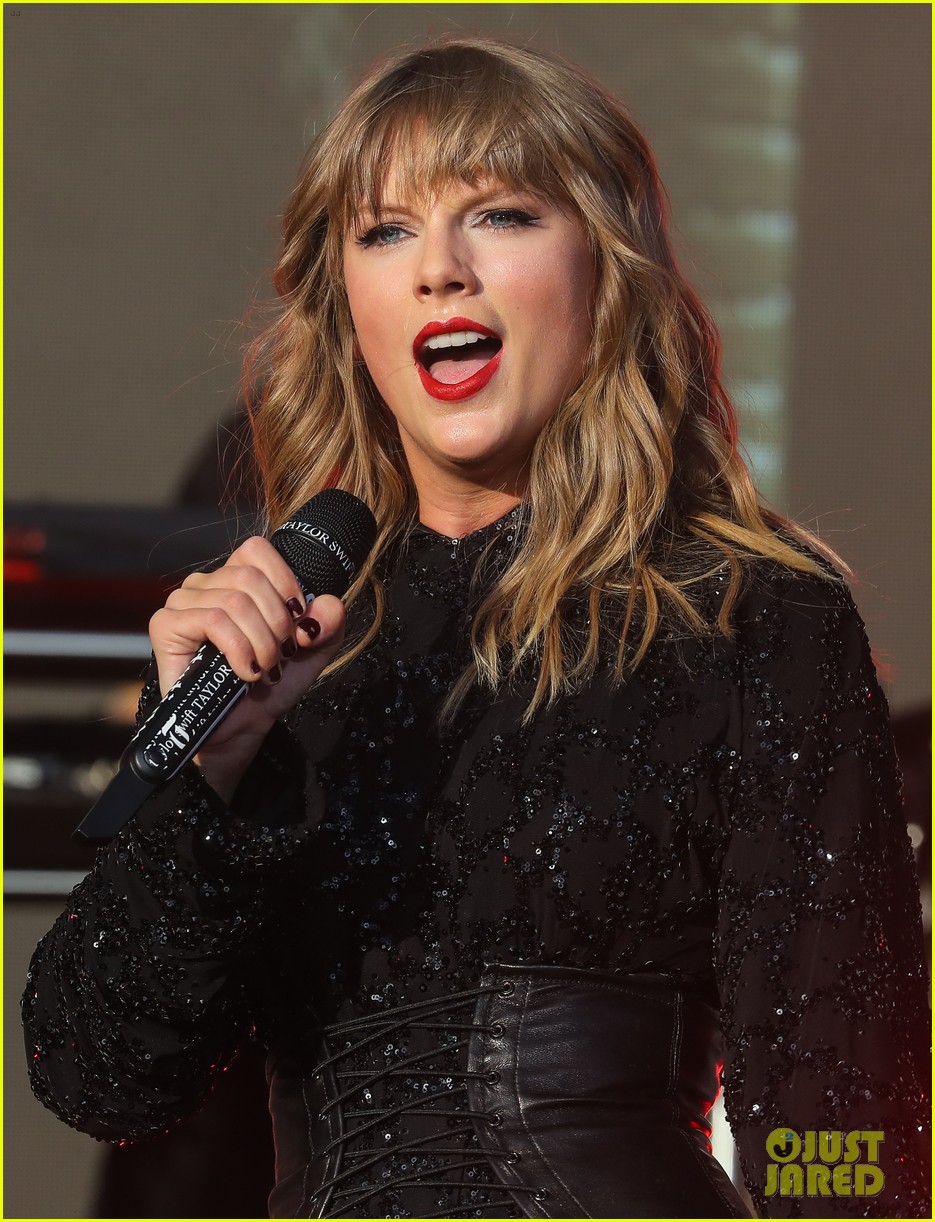 Taylor Swift, Shawn Mendes & Camila Cabello Heat Up Biggest Weekend