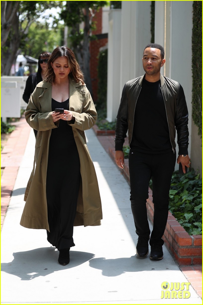 chrissy teigen john legend step out two weeks after welcoming baby 064093512