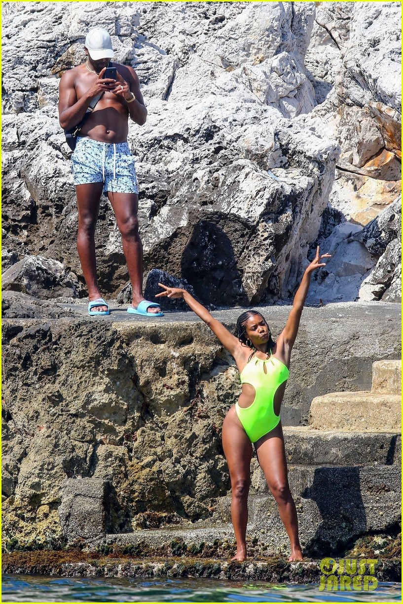 gabrielle union and shirtless dwyane wade show some sweet pda on vacation 28