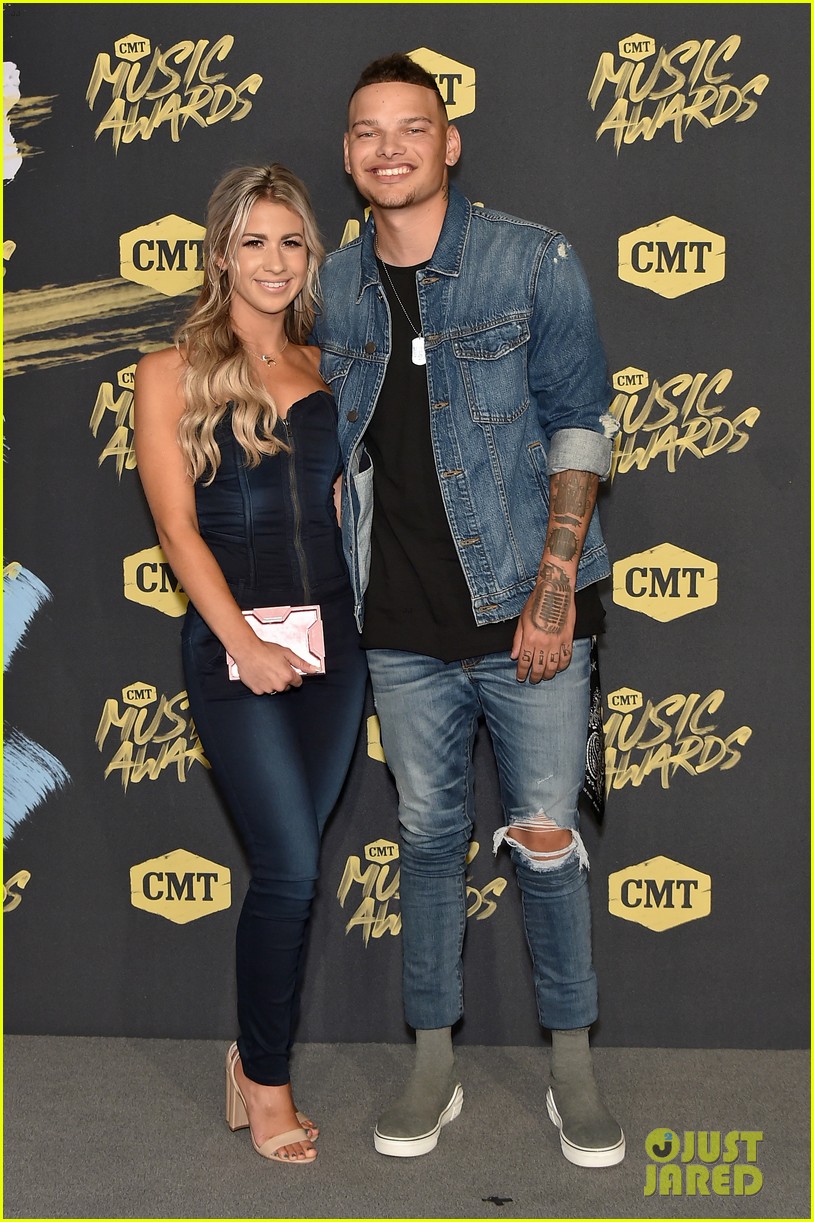 lauren alaina and kane brown win collaborative video of the year at cmt music awards 2018 044096457